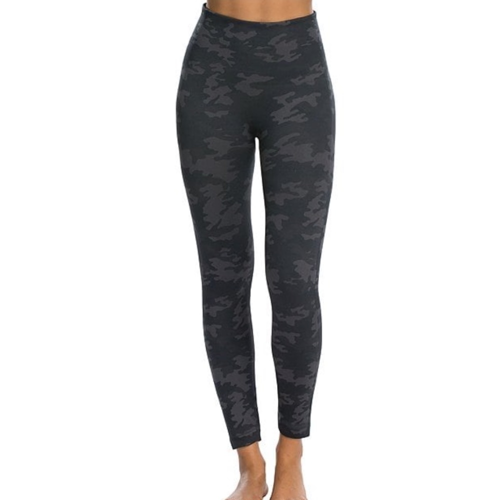 SPANX Spanx Seamless Camo Leggings in Black Camo